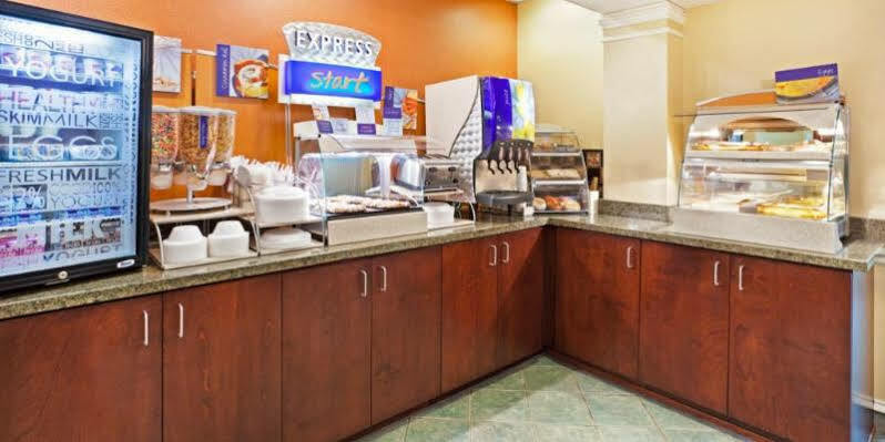 Holiday Inn Express Hotel & Suites Alcoa Knoxville Airport By Ihg Exterior foto